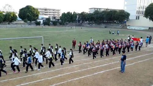 国旗队,彩旗队,鲜花队们在训练