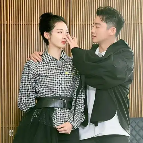 郑恺说自己还没和苗苗拍婚纱照##非诚勿扰