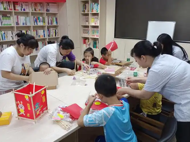 大东海社区"中秋佳节喜相逢,小家大家同国庆"亲子手工活动