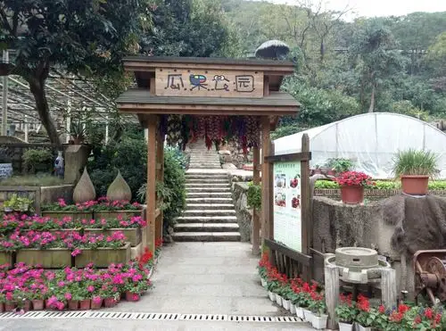 瓜果公园:给游客提供一个体验农耕乐趣的天地.