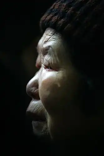 图文:悲痛的亲属