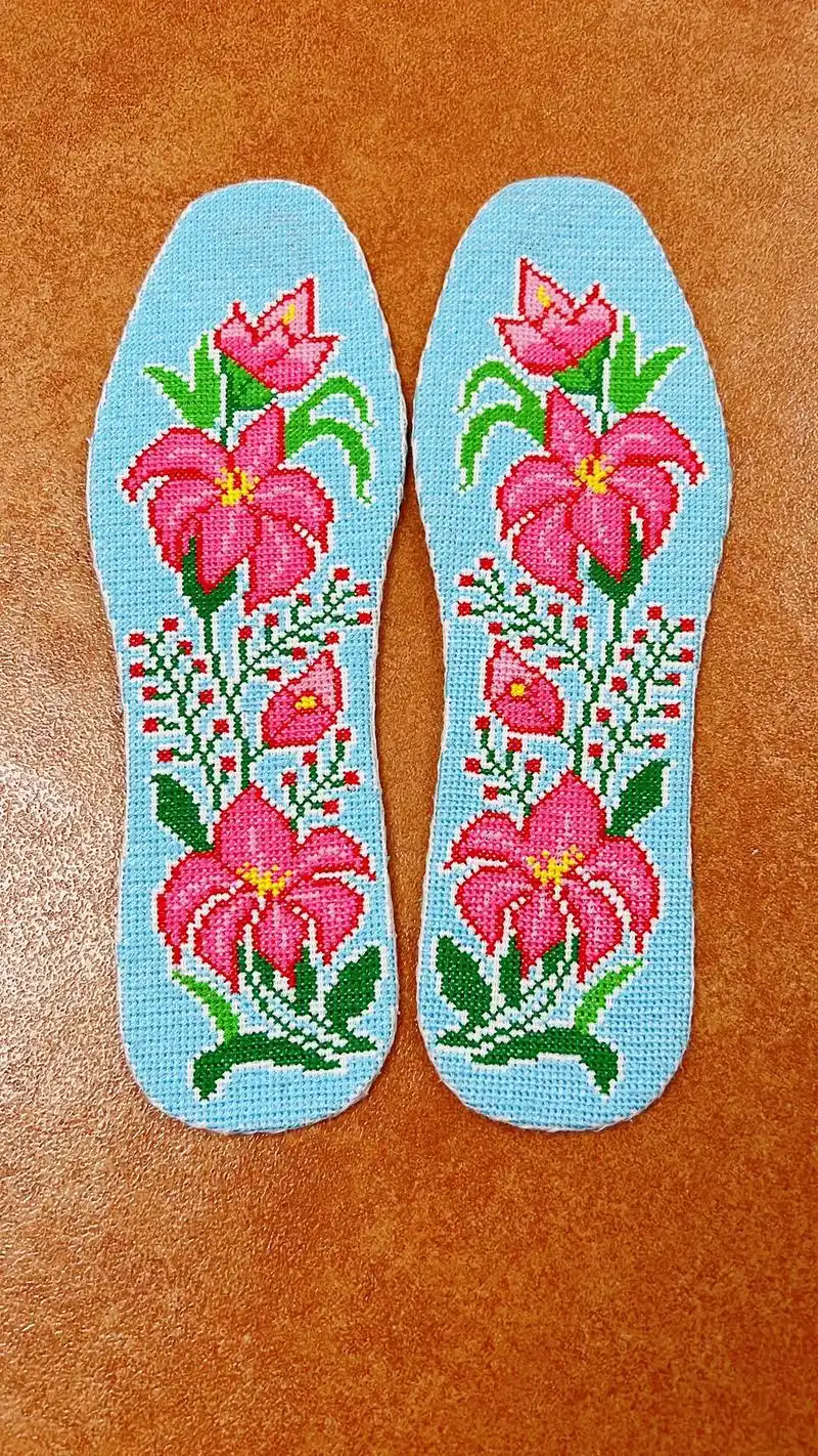 小格子白板全手工绣出来啦哟!别说你不行,别说鞋垫不好,需要耐心