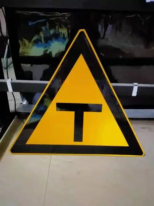 广东厂家让字三角形警告牌/ 加边标牌定制 (加边 厚0.8-3mm)