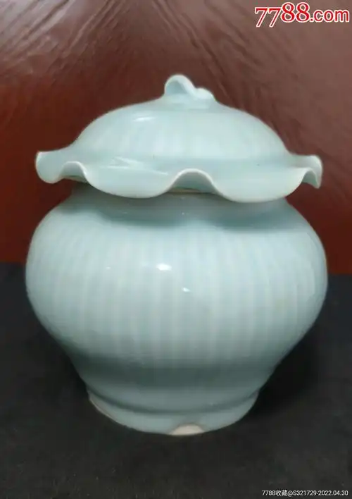 宋影青荷叶盖罐