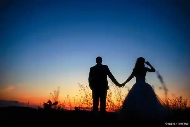 很庆幸他整整等了我,喜欢了我五年,相识相恋相爱摆脱异地恋爱