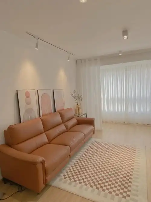 我家建筑面积83平,套内面积653室1卫,妥妥的小户型每个空间都不大全靠