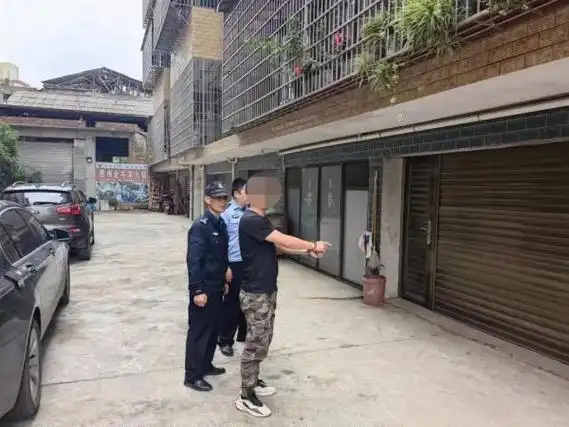 经讯问,嫌疑人周某某对其在青树坪镇盗窃七台摩托车的犯罪事实供认不