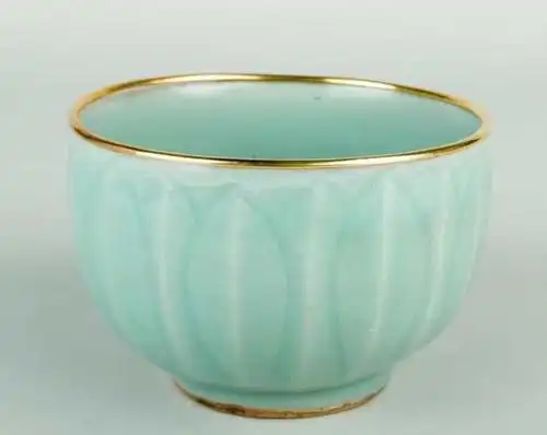 看馆藏宋代龙泉青瓷器粉青釉梅子青釉还傻傻分不清