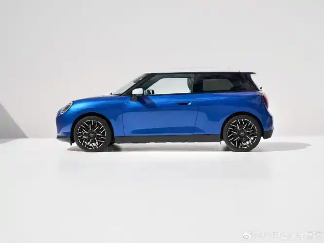 全新电动mini cooper车型共发布5款车型,定位纯电动两厢小型车,售价
