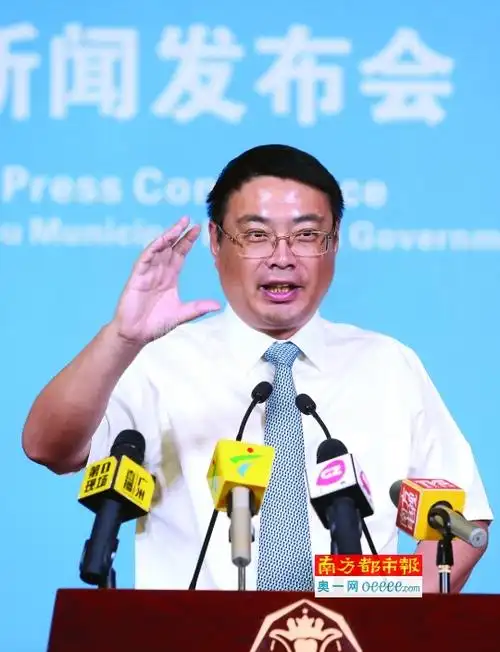 8月28日,广州市副市长王东出席新闻发布会.南都记者 冯宙锋 摄