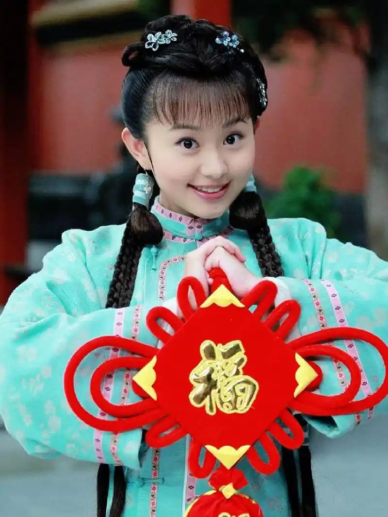 新还珠金锁孙耀琦脸长的很讨喜 长相清纯可人的孙耀琦,琼瑶阿姨本来