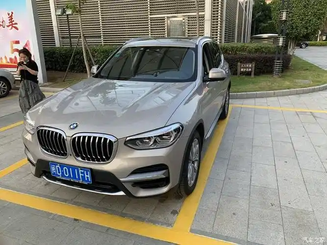 1012 | 回复: 6 宝马x3论坛 坛子里有x3月光银的车么?