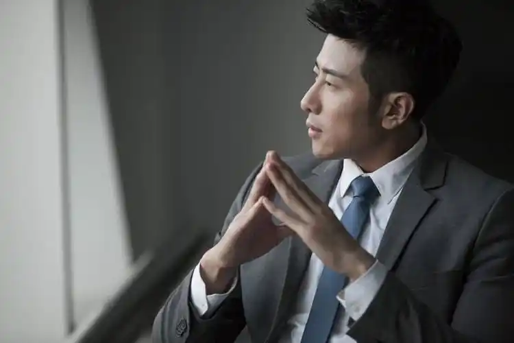 东方人,成年人,一个人,商务人士,商务男性,办公室,横图,室内,白天