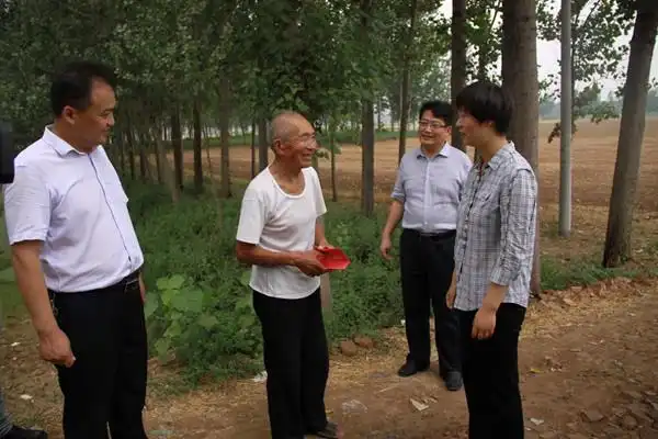 县长吴海燕"七一"慰问老党员-睢县网