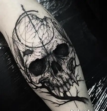 浓浓的哥特风格,手臂骷髅个性纹身
