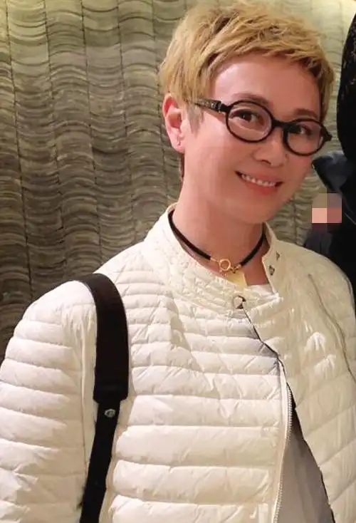 55岁傅艺伟素颜近照曝光曾为最美妲己