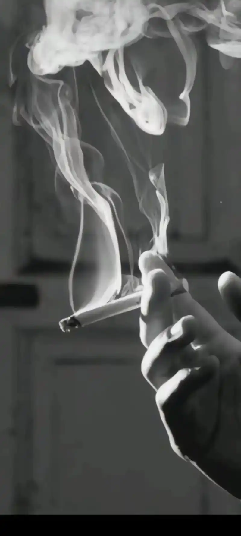 烟.是被燃烧的思绪,是悬浮在空气中的寂寞,是灵魂深处的喘息, - 抖音