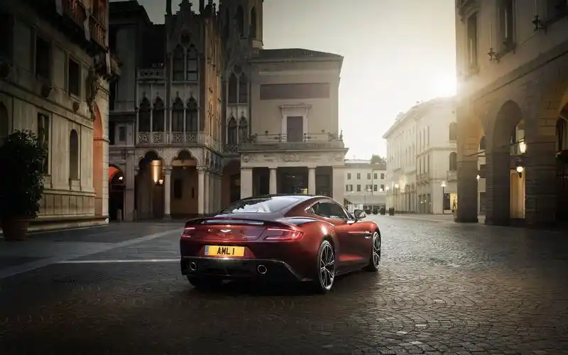 2013 aston martin am 310 vanquish 阿斯顿·马丁汽车高清壁纸