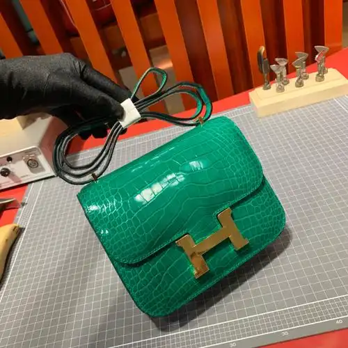 hermes鳄鱼皮女包爱马仕6q翡翠绿亮光鳄鱼皮空姐包constance19cm金扣