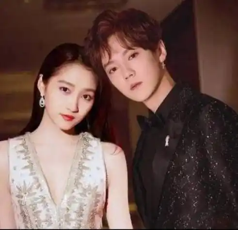 关晓彤身世之谜:亲生身份遭质疑,真相让人震惊!_卓伟_张嘉译_行为