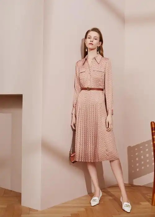 佧茜文2020秋装新款画册,佧茜文女装-女装网(手机版)