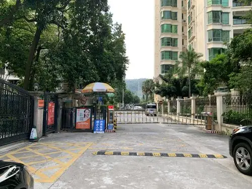 星逸居实景图-小区大门