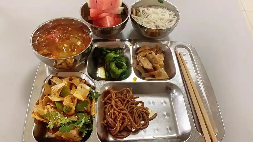 四川某单位食堂,今天午餐很满意!