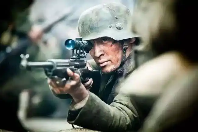 当今影视剧中,国军狙击手的配枪五花八门例如《四十九日》里胡歌