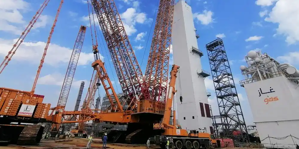 震撼全球最大4000吨级履带式起重机这样吊装作业