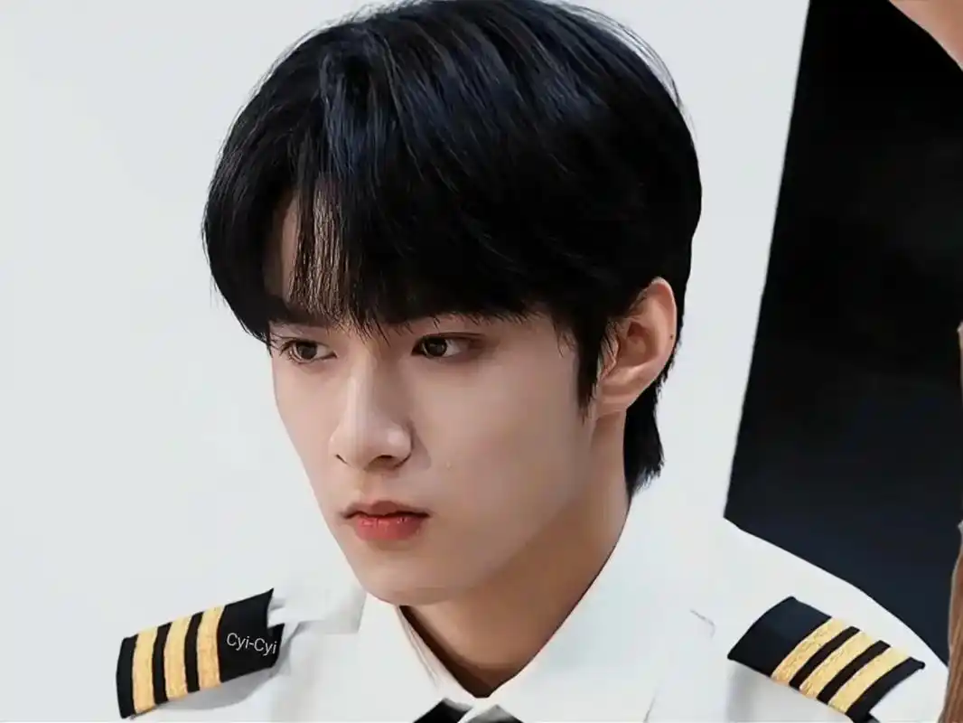 刘机长脚踝真的很性感(自修图)#刘耀文 #刘耀文无限超越班# - 抖音