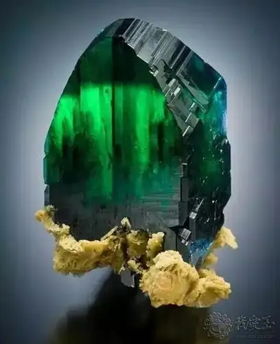宝石 祖母绿绿宝石 -> 赏|惊艳的祖母绿原石