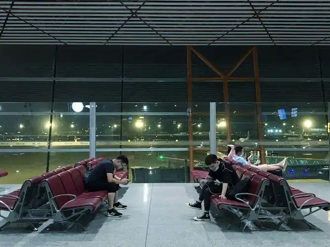 2021年6月21日星期一夜晚的首都机场