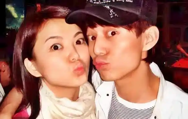 何炅之前上过湖南卫视的节目,作为嘉宾的他表现得特别好,给李湘留下了