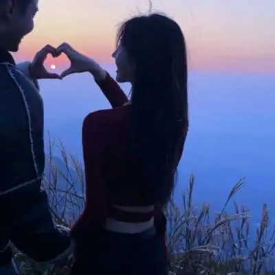 拼接式情侣头像一人一半 真人情侣头像一图两张分开