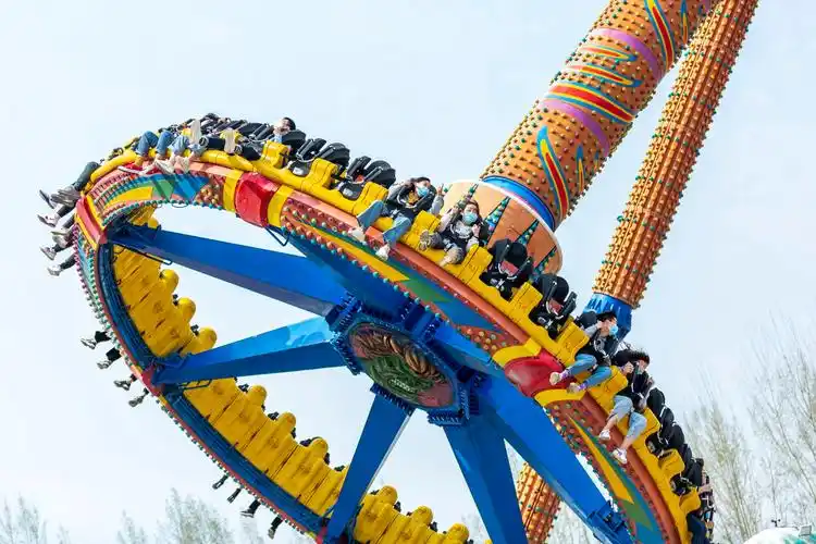 即日起至2月24日,郑州方特旅游度假区推出新春限时特惠,原价1299元的