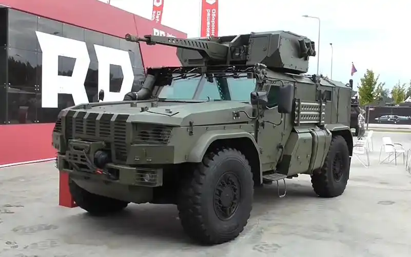 军队2020论坛k4386台风空降装甲车32b01顶置遥控炮塔2a42型30机炮