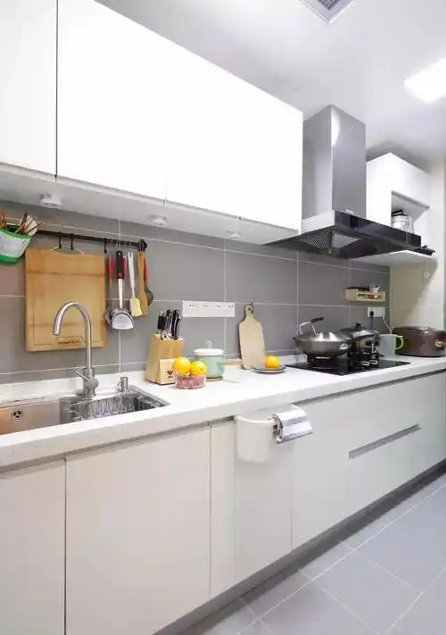 小户型厨房装修,橱柜与墙地砖搭配至关重要,打造美观实用的厨房空间