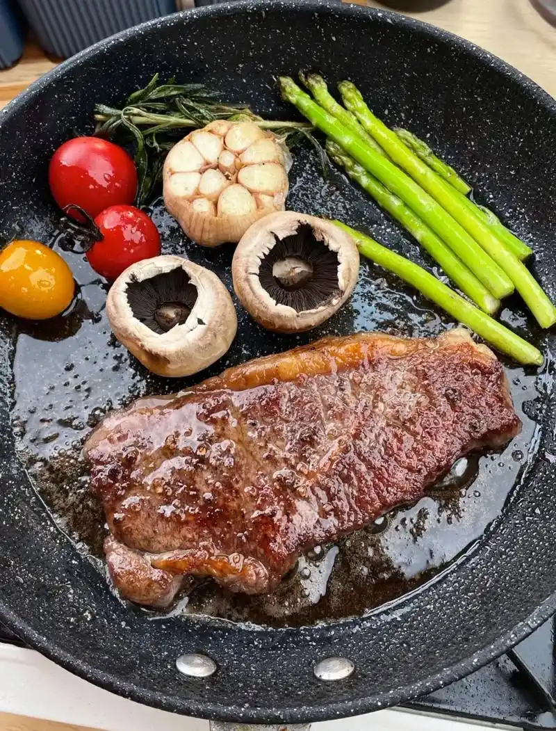 煎了八百次牛排总结的方法.用平底锅5分钟就能煎好,方法我写在 - 抖音