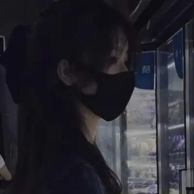 超有意境的真人女头丧高清暗系图片