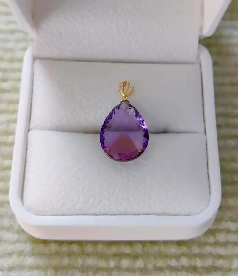 爱链说饰品.93天然纯晶体紫水晶18k金镶嵌水滴吊坠,别具一 - 抖音