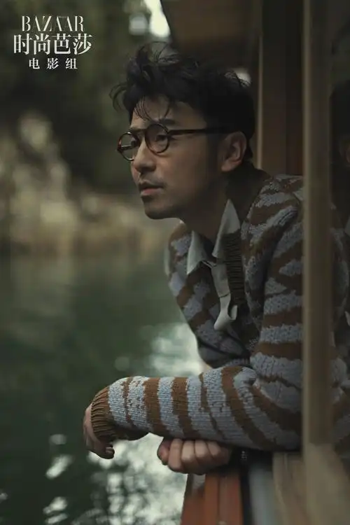 雷佳音登上杂志封面 春季已至静水深流