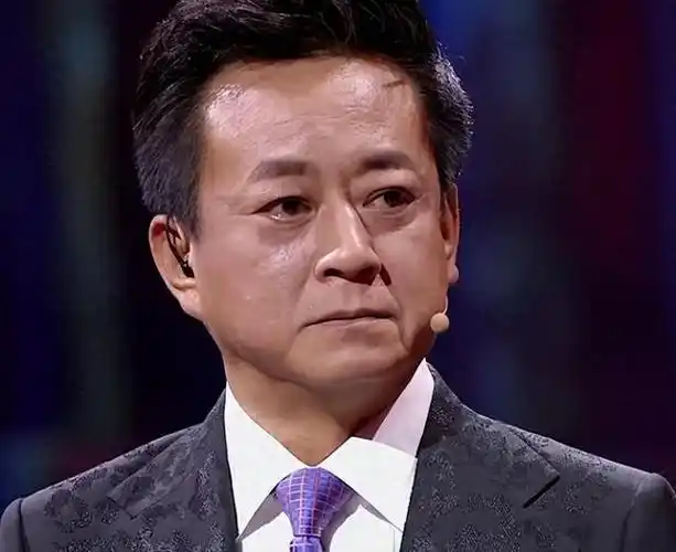 曾作为"央视一哥"备受瞩目的主持人朱军传出身患重病的消息,引发广泛