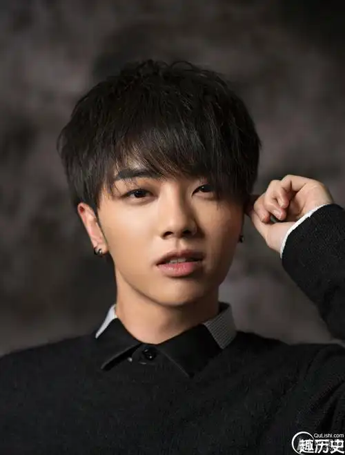 最新新闻写真图片个人资料主页明星大全华晨宇内地歌手