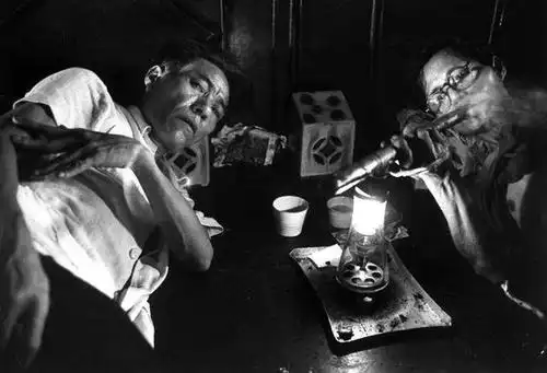 吸鸦片从娃娃抓起,一家老小倍儿有面子_手机搜狐网