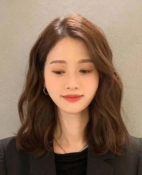 冬季流行"锁骨造型烫"你确定不试试?_发型