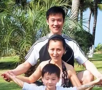 黄志忠抛弃13年原配转身恋上柯蓝如今的现状令人唏嘘不已