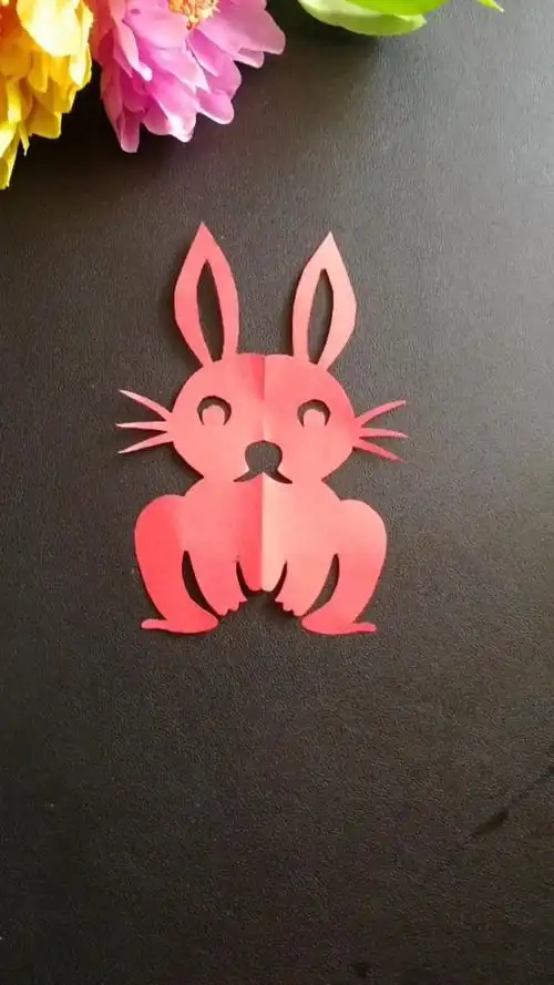 手工剪纸十二生肖兔,对折剪.