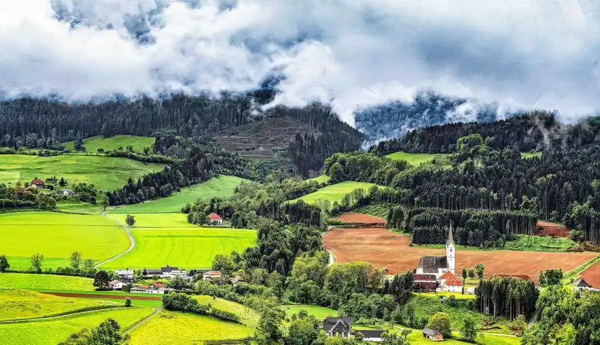 景色旎丽的乡村田园风光