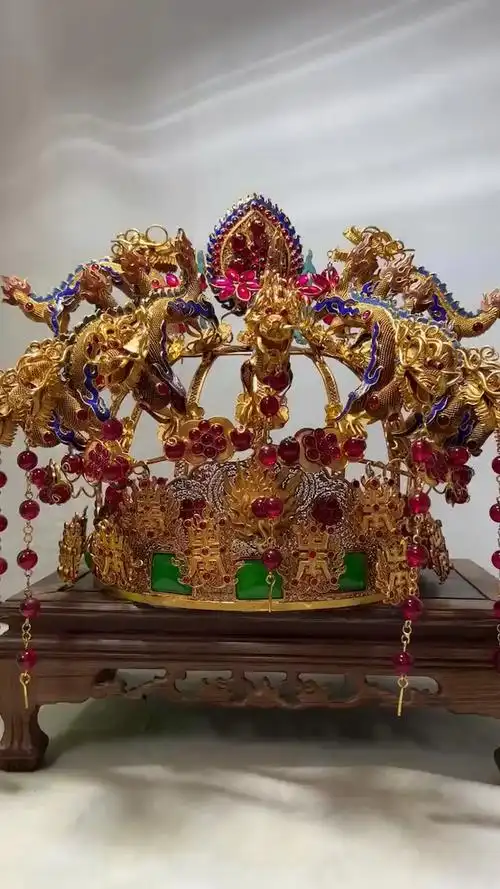 清代慈禧太后经顶级工匠耗时一天做出的凤冠