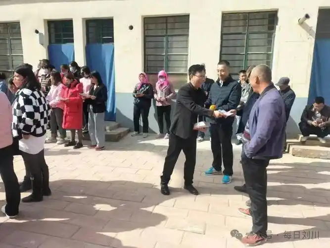 刘川镇开展安全教育宣传进校园活动